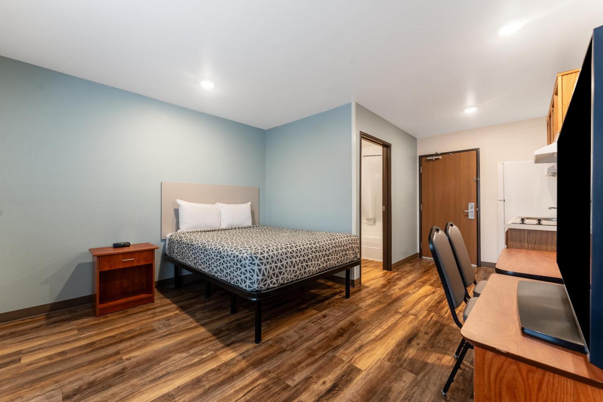 Woodspring Johnson Hotel 2*